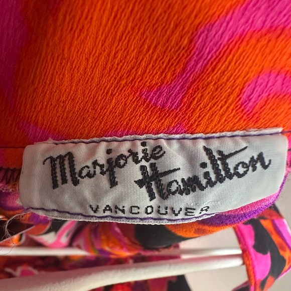 6. ✨ Hot Pink 60s Dress With Cape - Picture 13 of 16